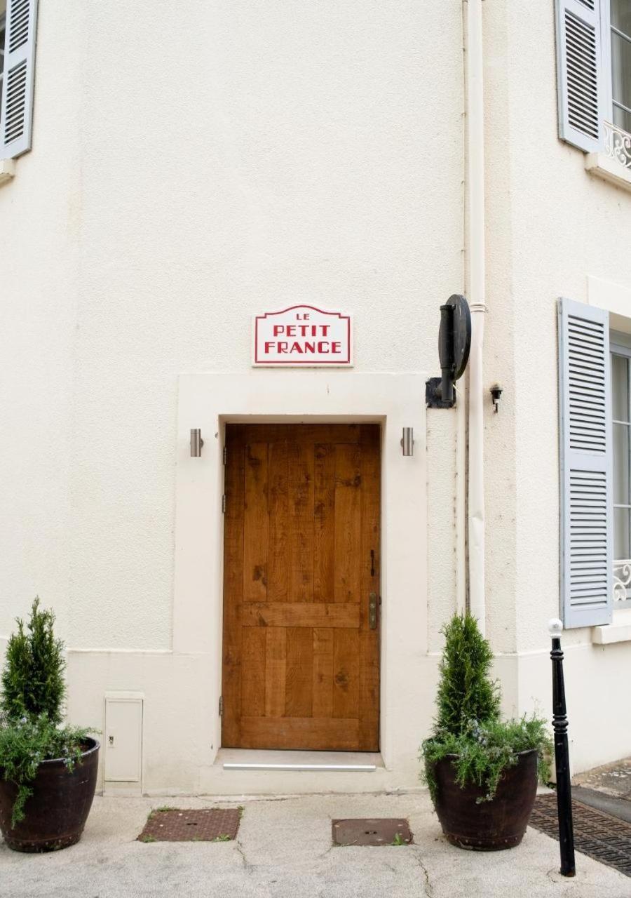 Logis Hotel De France La Chartre-sur-le-Loir Exterior photo